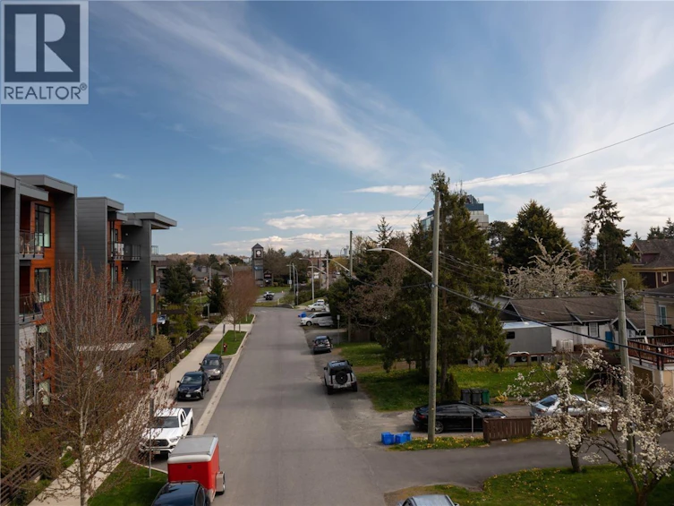 3814 Rowland Avenue, Saanich, BC, V8Z 4C5