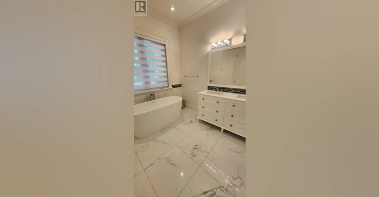51 Kirk Bradden Road E, Toronto, ON, M8Y 2E8 - 23