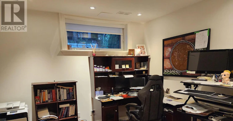 51 Kirk Bradden Road E, Toronto, ON, M8Y 2E8 - 50