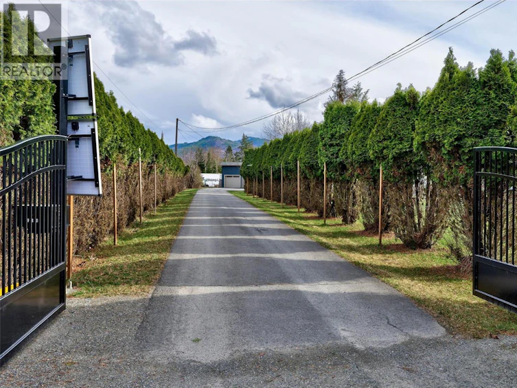 366 Staines Road, Barriere, BC, V0E 1E0 - 2
