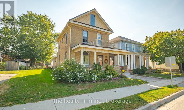 94 Woodstock Street N