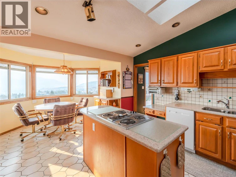 1805 Estates Place, Penticton, BC, V2A 8Y9 - 25