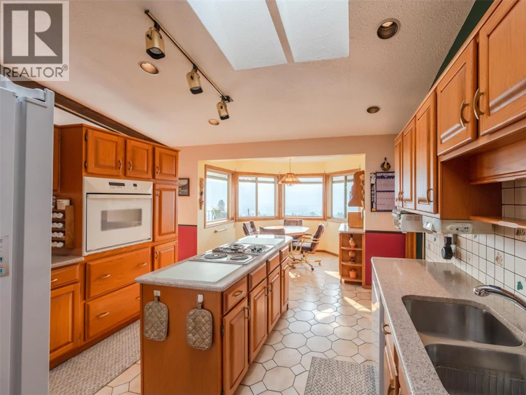 1805 Estates Place, Penticton, BC, V2A 8Y9 - 23