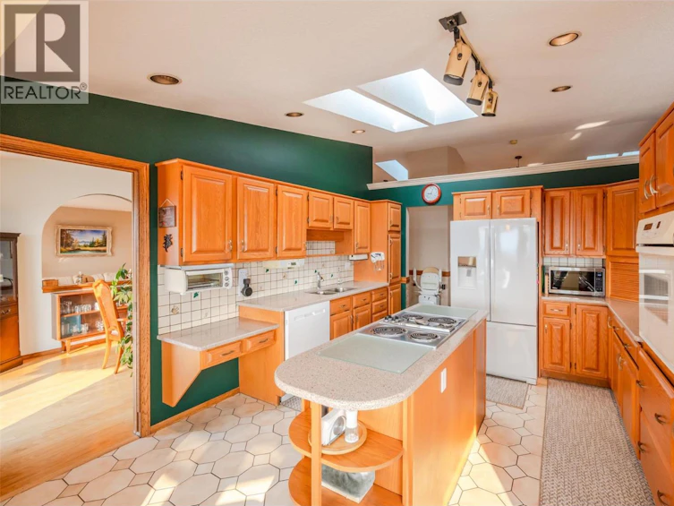 1805 Estates Place, Penticton, BC, V2A 8Y9 - 21