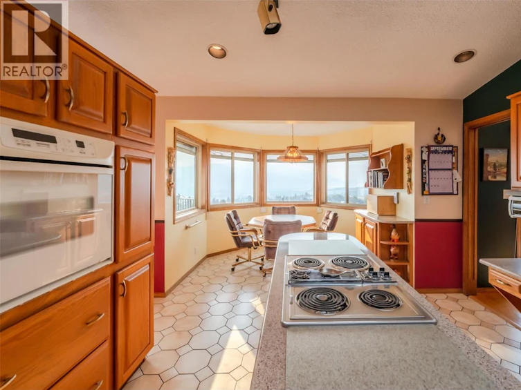 1805 Estates Place, Penticton, BC, V2A 8Y9 - 24