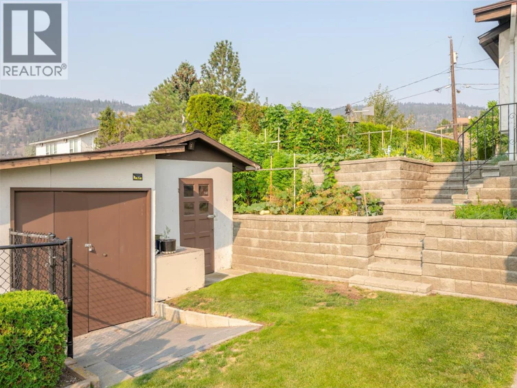1805 Estates Place, Penticton, BC, V2A 8Y9 - 84