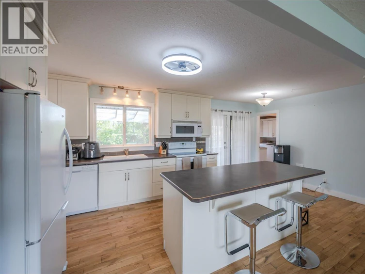 9716 Thompson Road, Summerland, BC, V0H 1Z3 - 8