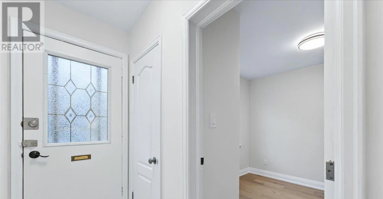 UPPER-39 Reiner Road, Toronto, ON, M3H 2L3 - 10