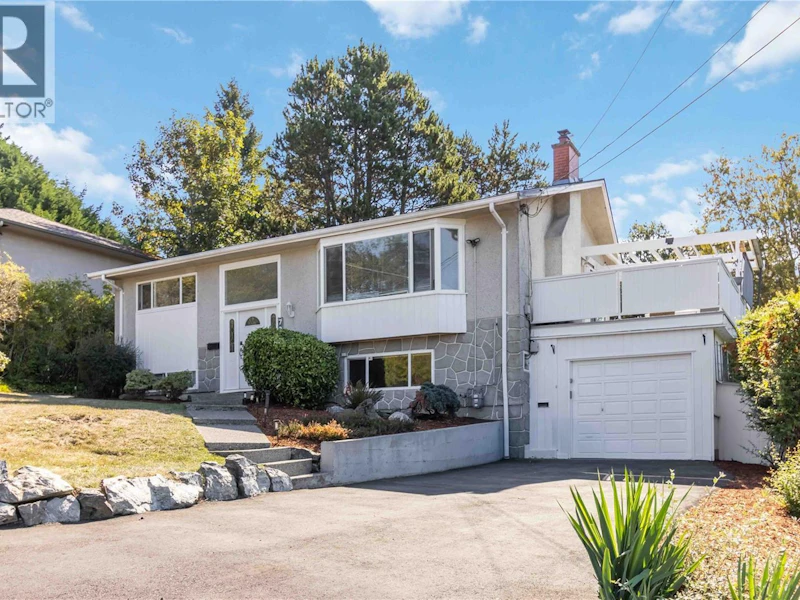 727 Chesterlea Road, Saanich BC V8X 3R3
