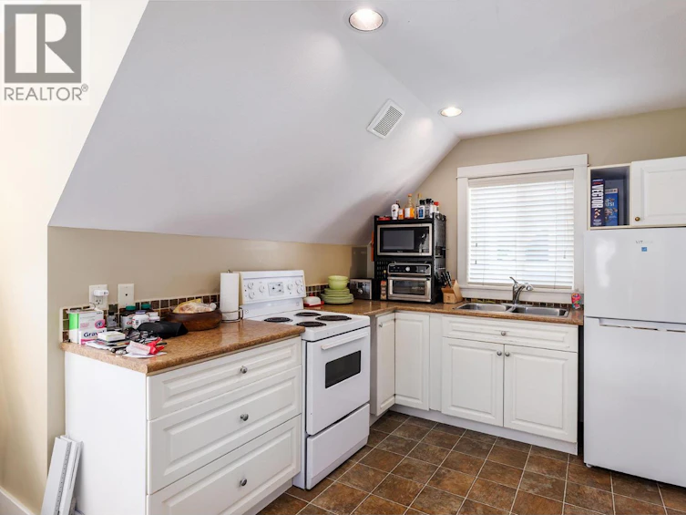 2209 Woodlawn Street, Kelowna, BC, V1Y 2T1 - 28