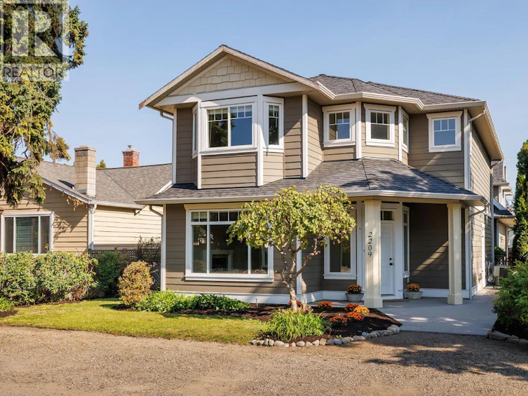 2209 Woodlawn Street, Kelowna, BC, V1Y 2T1 - 2