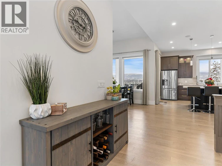 1325 Sladen Crescent, Kelowna, BC, V1V 2Y1