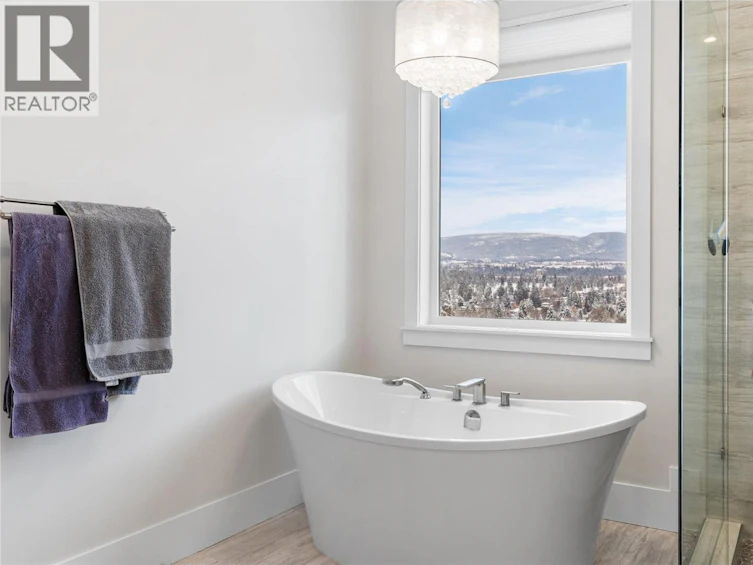 1325 Sladen Crescent, Kelowna, BC, V1V 2Y1 - 13
