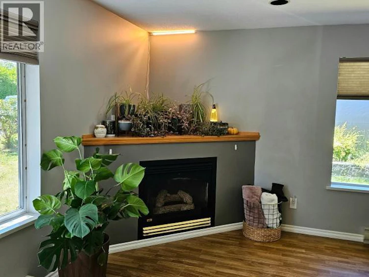 A-6855 Irvine Street, Powell River, BC, V8A 4A8 - 4