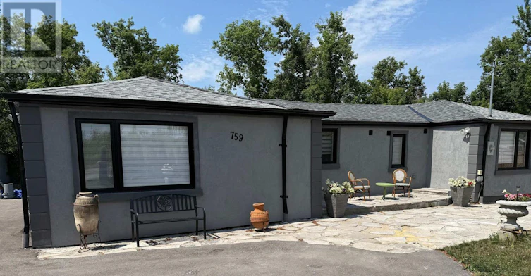 UPPER 2-759 Essa Road, Barrie, ON, L4N 9G1 - 2