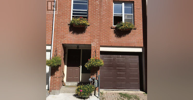 13 Portneuf Court, Toronto, ON, M5A 4E4