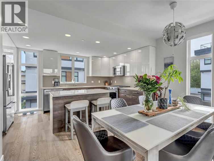 34-1515 N Highland Drive, Kelowna, BC, V1Y 0C9 - 2