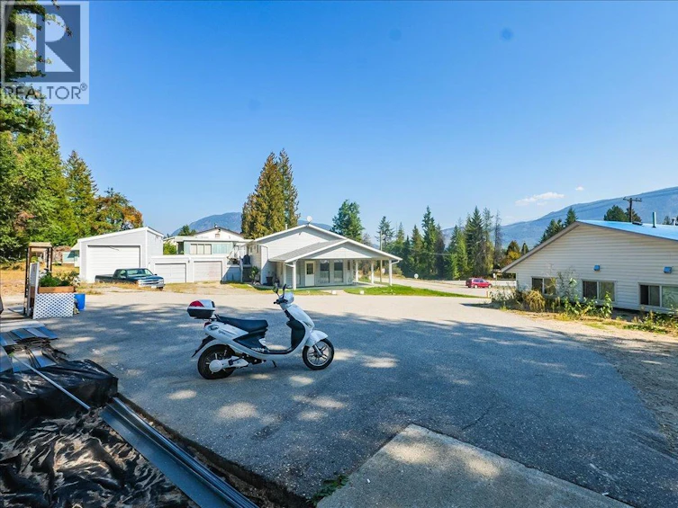 2100 Crestview Crescent, Castlegar, BC, V1N 3B3 - 12