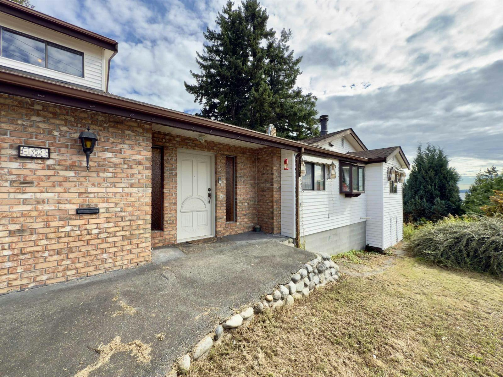 1352 Oxford Street, Surrey, BC, V4B 3R2