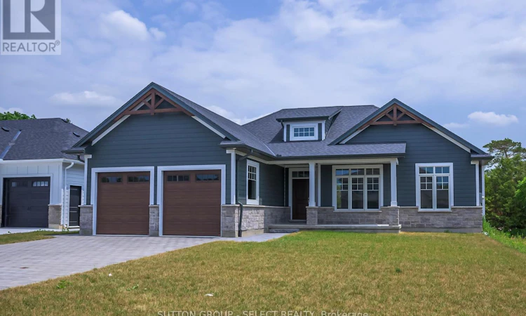 7 Spruce Crescent
