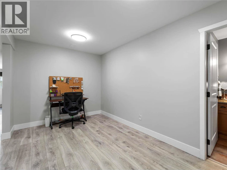 1548 Assiniboine Road, Kamloops, BC, V2E 2R1 - 47
