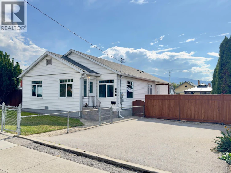 584 Edna Avenue, Penticton, BC, V2A 2M2