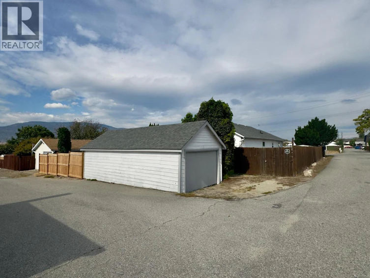584 Edna Avenue, Penticton, BC, V2A 2M2 - 54