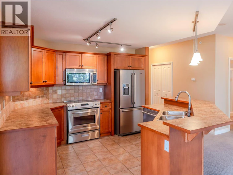 115-100 W Lakeshore Drive, Penticton, BC, V2A 1B6 - 14
