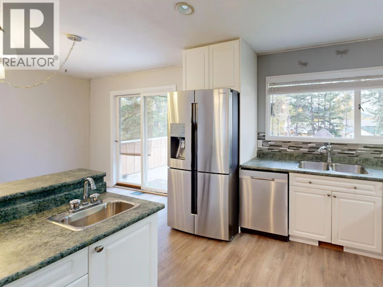 835 Spruce Avenue, 100 Mile House, BC, V0K 2E0 - 6