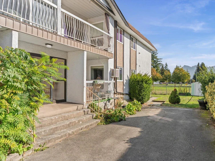 203-9516 East Rotary Chilliwack Proper Street, Chilliwack, BC, V2P 2W5 - 3