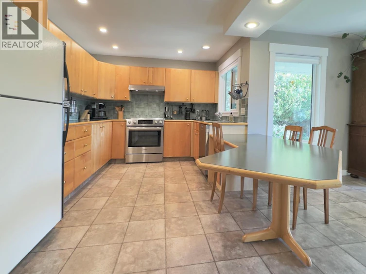 1556 E Duncan Avenue, Penticton, BC, V2A 2X8 - 4