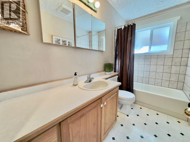 1556 E Duncan Avenue, Penticton, BC, V2A 2X8 - 24