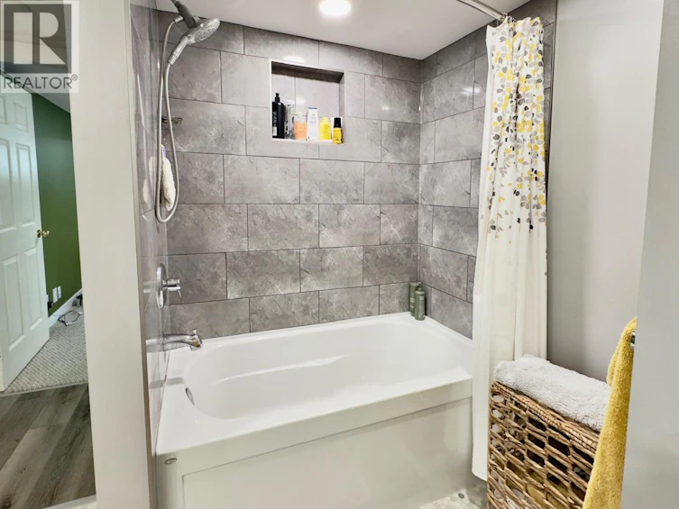 1556 E Duncan Avenue, Penticton, BC, V2A 2X8 - 32