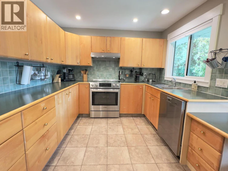 1556 E Duncan Avenue, Penticton, BC, V2A 2X8 - 5
