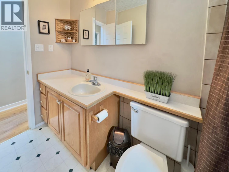 1556 E Duncan Avenue, Penticton, BC, V2A 2X8 - 23