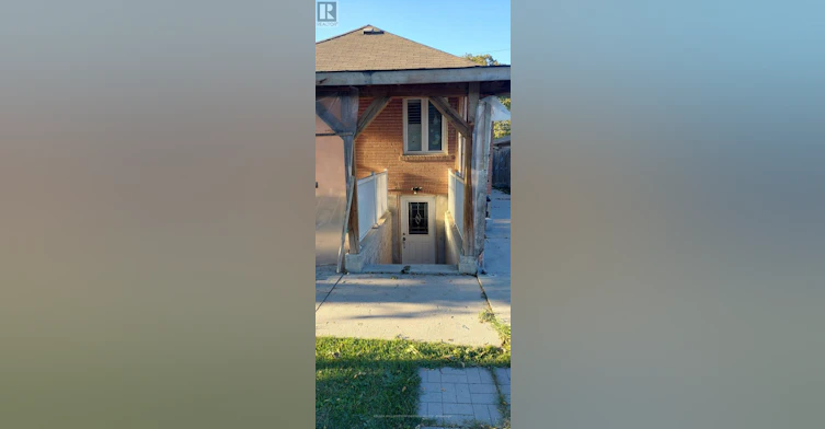 69 Whitley Avenue, Toronto, ON, M3K 1A1 - 4