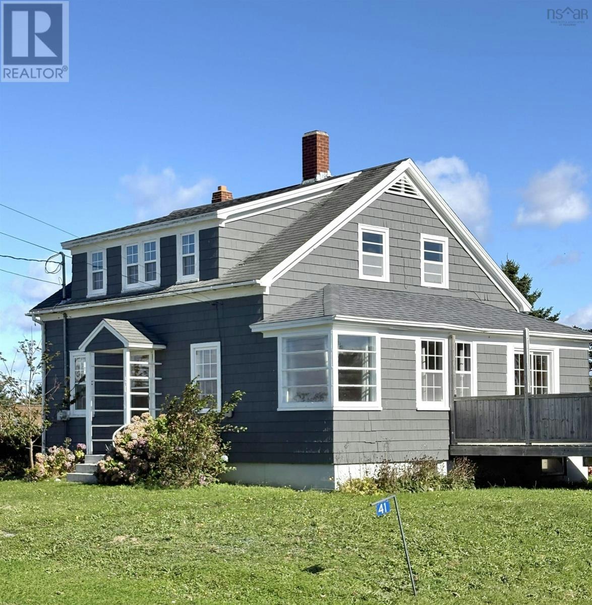 41 School Street, Lower West Pubnico, NS, B0W 2C0