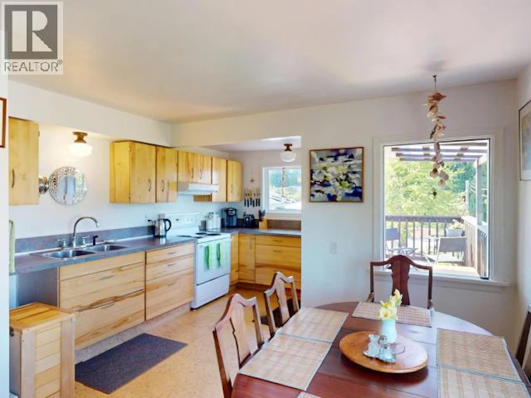 6954 Hammond Street, Powell River, BC, V8A 1R4 - 7