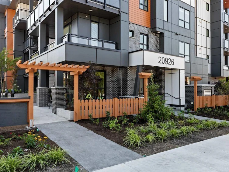 203-20926 83 Avenue, Langley, BC, V2Y 3Y9 - 2