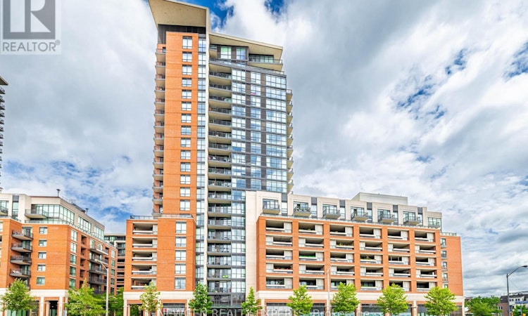 704-800 Lawrence Avenue West