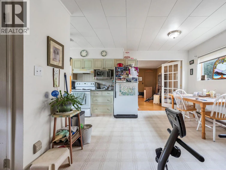 8609 Aberdeen Road, Coldstream, BC, V1B 2L8 - 2
