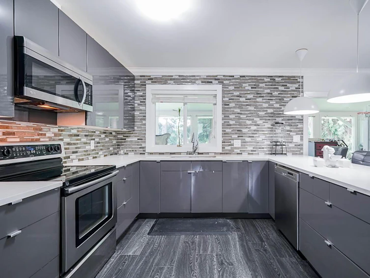 2212 Grant Street, Abbotsford, BC, V2T 2M7 - 5
