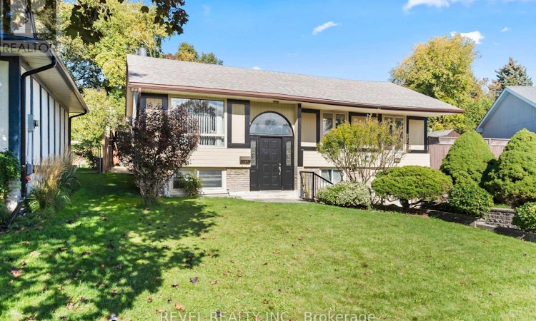 441 Crestwood Dr Drive North