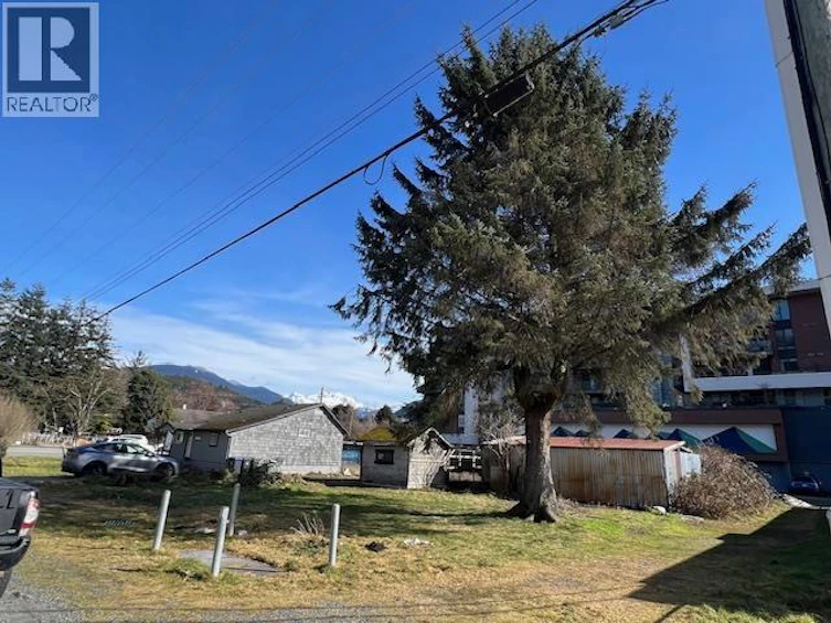 1358 1362-1366 Main Street, Squamish, BC, V8B 0A9 - 6