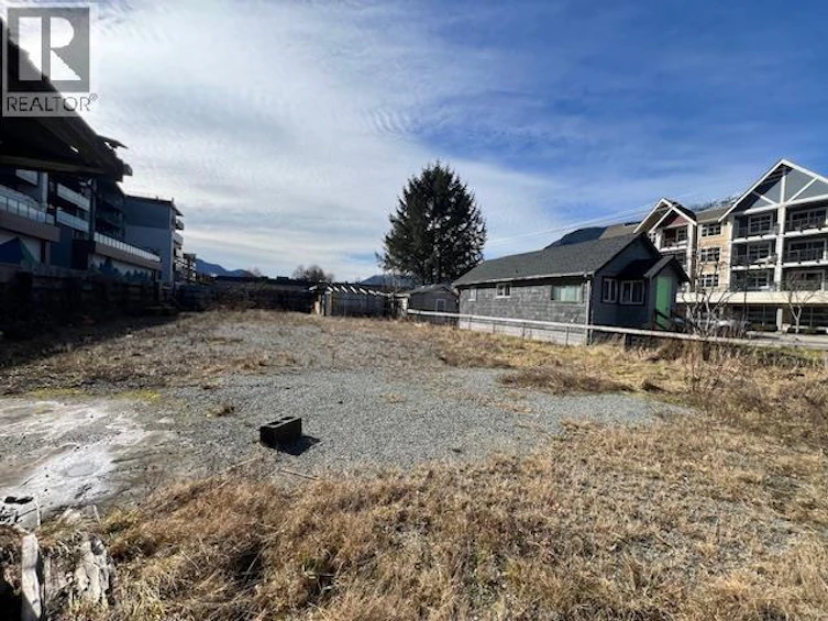 1358 1362-1366 Main Street, Squamish, BC, V8B 0A9 - 9