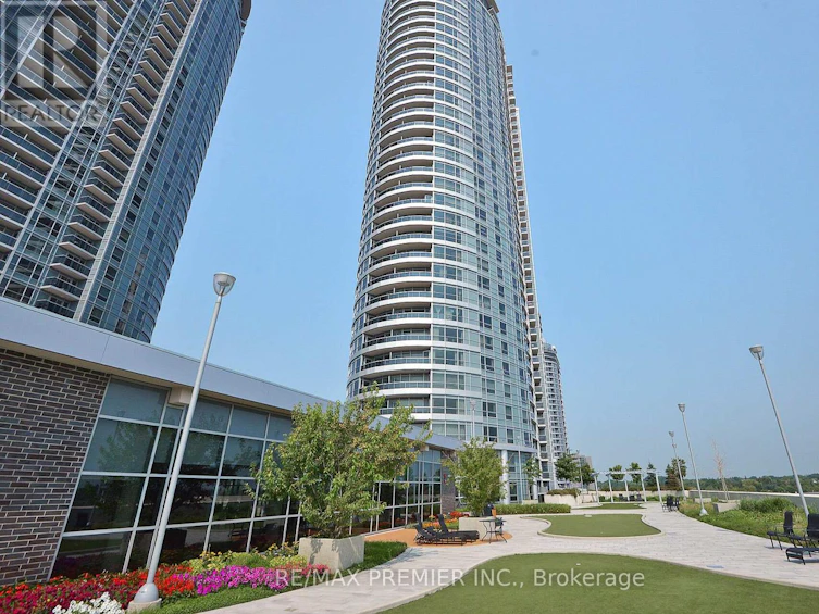318-135 Village Green Square, Toronto, ON, M1S 0L1