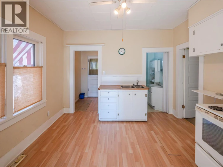 363 W Nanaimo Avenue, Penticton, BC, V2A 1N8 - 12