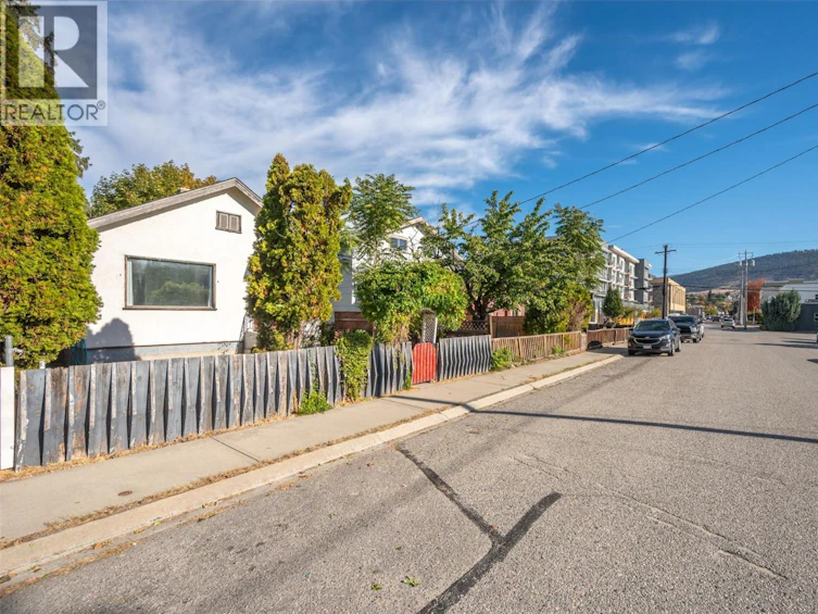 363 W Nanaimo Avenue, Penticton, BC, V2A 1N8 - 34