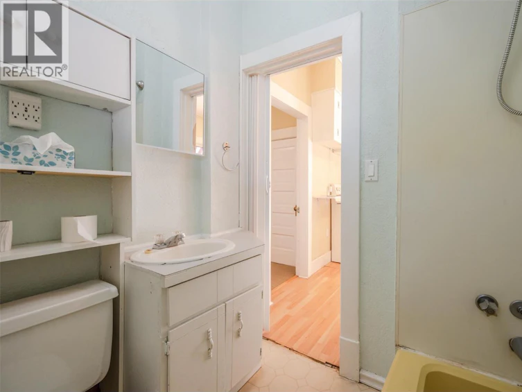 363 W Nanaimo Avenue, Penticton, BC, V2A 1N8 - 18