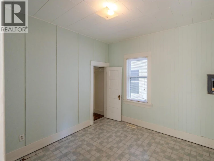 363 W Nanaimo Avenue, Penticton, BC, V2A 1N8 - 8
